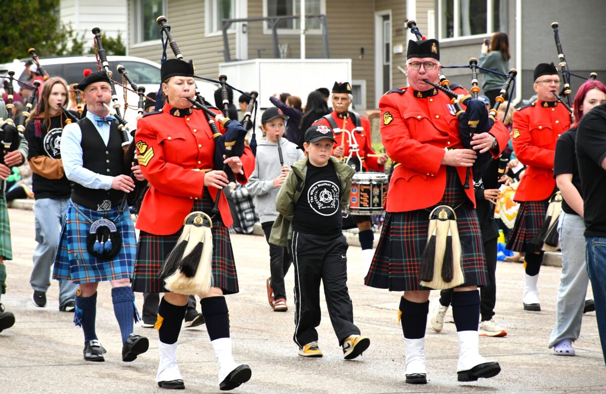 Moose Jaw salutes its heroes as Hometown Parade launches fair weekend