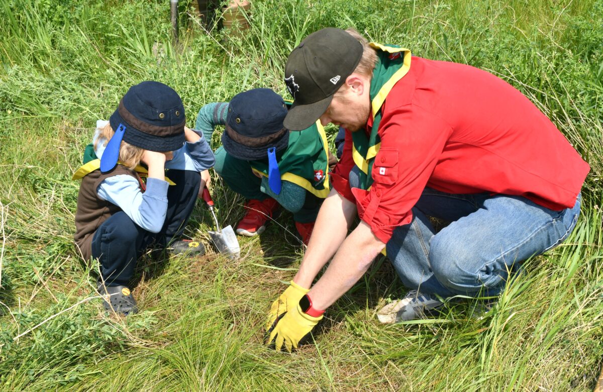 Volunteers rally in Wakamow Valley to help preserve Canada’s national trail