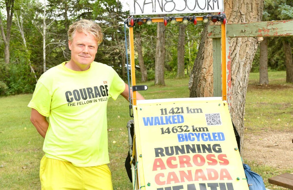 Here to beat odds, not records: ‘Fellow in Yellow’ stops in Moose Jaw on cross-Canada health trek